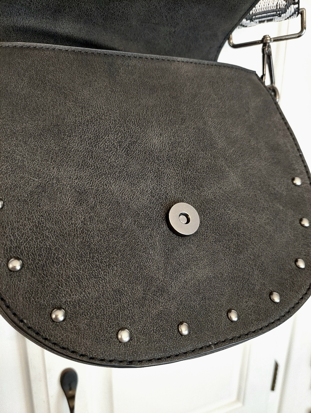 Wrangler Western Embossed Saddle Crossbody Bag - Picture 7 of 13